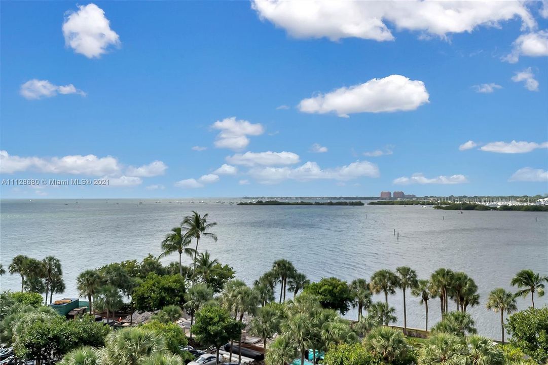 Recently Sold: $1,595,000 (3 beds, 2 baths, 2424 Square Feet)
