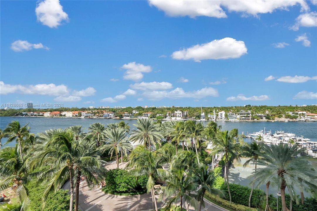 Recently Sold: $1,595,000 (3 beds, 2 baths, 2424 Square Feet)
