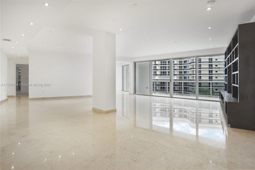 Recently Sold: $2,350,000 (2 beds, 2 baths, 2250 Square Feet)