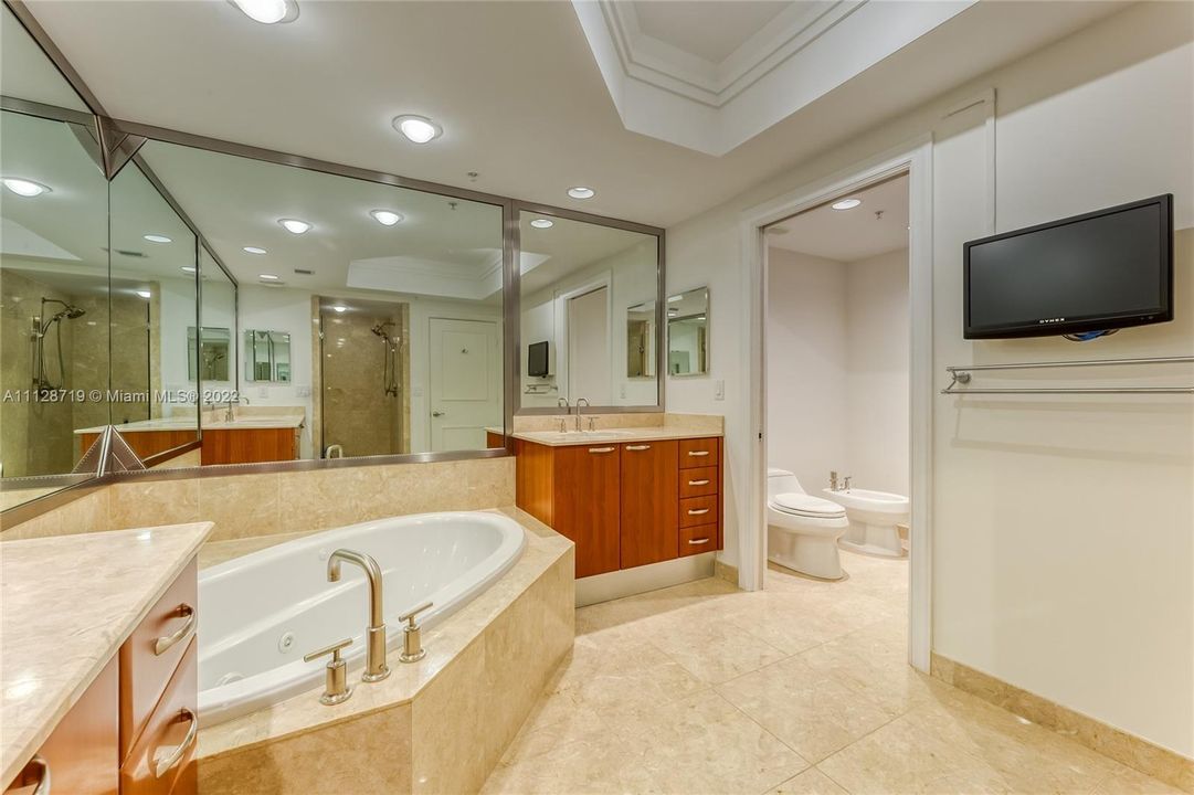Recently Sold: $1,500,000 (2 beds, 2 baths, 2260 Square Feet)