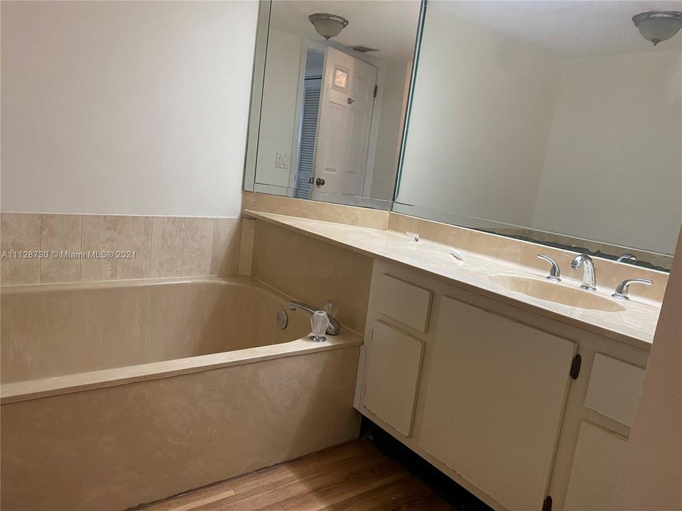 Недавно арендовано: $4,000 (2 спален, 2 ванн, 1496 Квадратных фут)