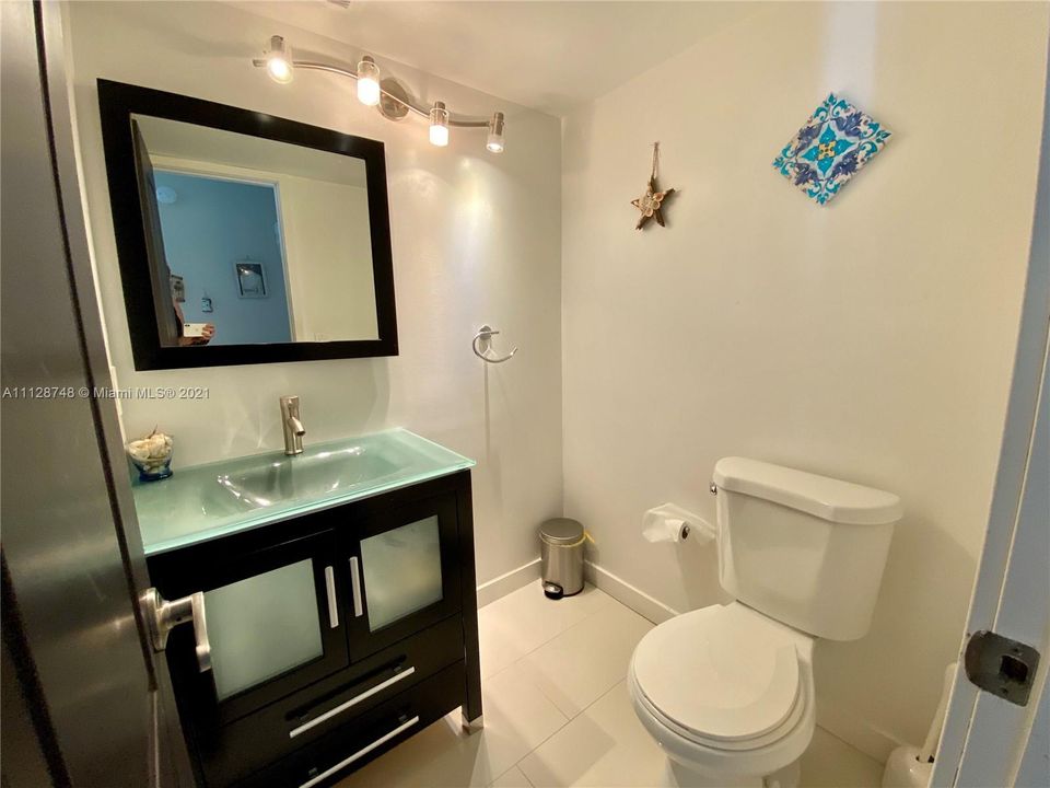 最近租的: $3,000 (2 贝兹, 1 浴室, 1103 平方英尺)