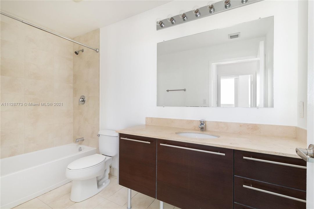 Недавно арендовано: $4,000 (2 спален, 2 ванн, 1180 Квадратных фут)