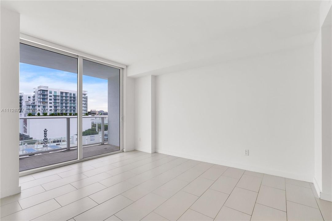 Recently Sold: $479,000 (2 beds, 2 baths, 951 Square Feet)
