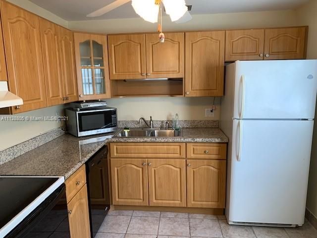 Недавно продано: $190,000 (2 спален, 2 ванн, 1114 Квадратных фут)