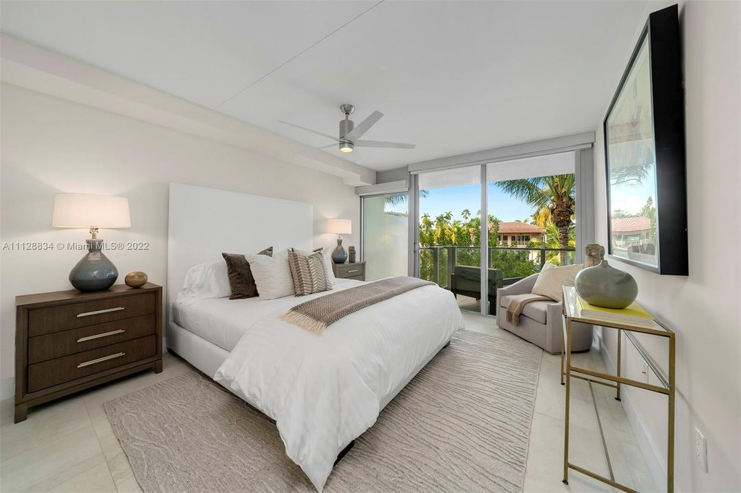 Recently Sold: $2,600,000 (3 beds, 2 baths, 1728 Square Feet)