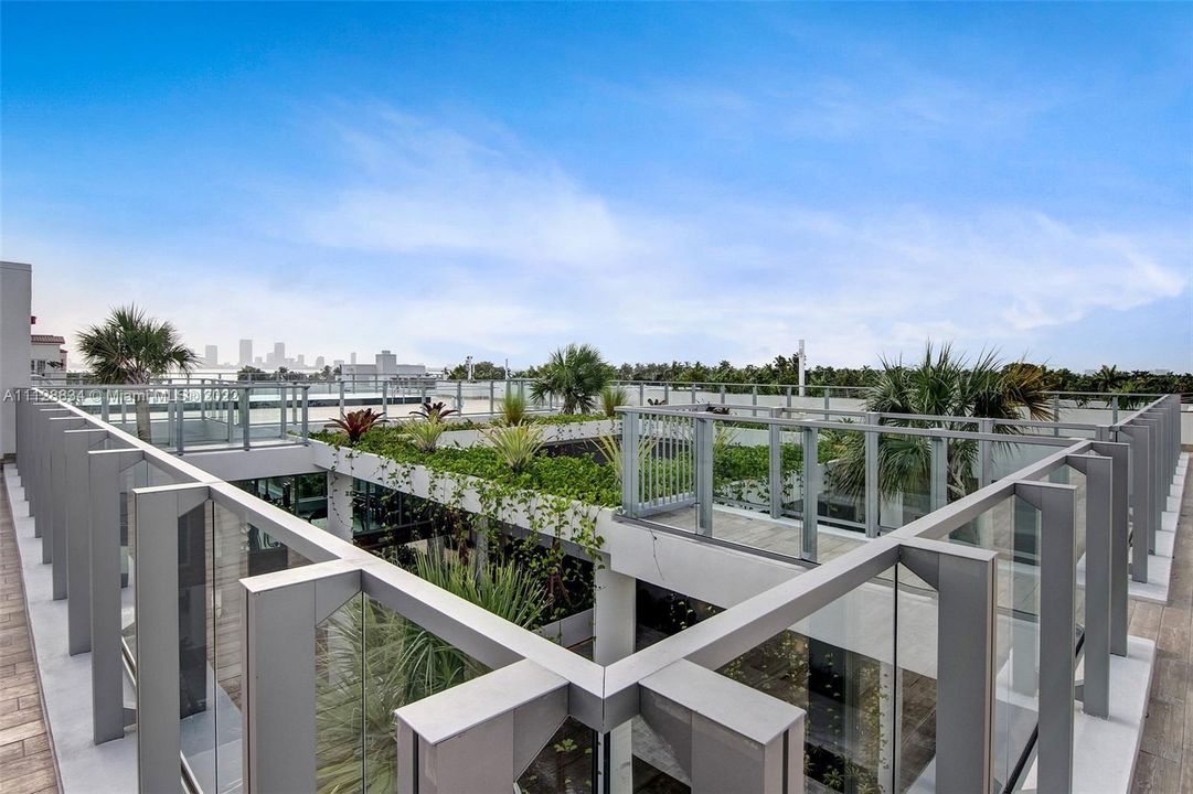 Recently Sold: $2,600,000 (3 beds, 2 baths, 1728 Square Feet)