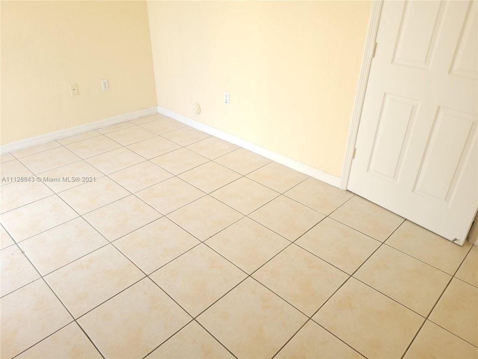 Recently Rented: $1,700 (1 beds, 1 baths, 566 Square Feet)