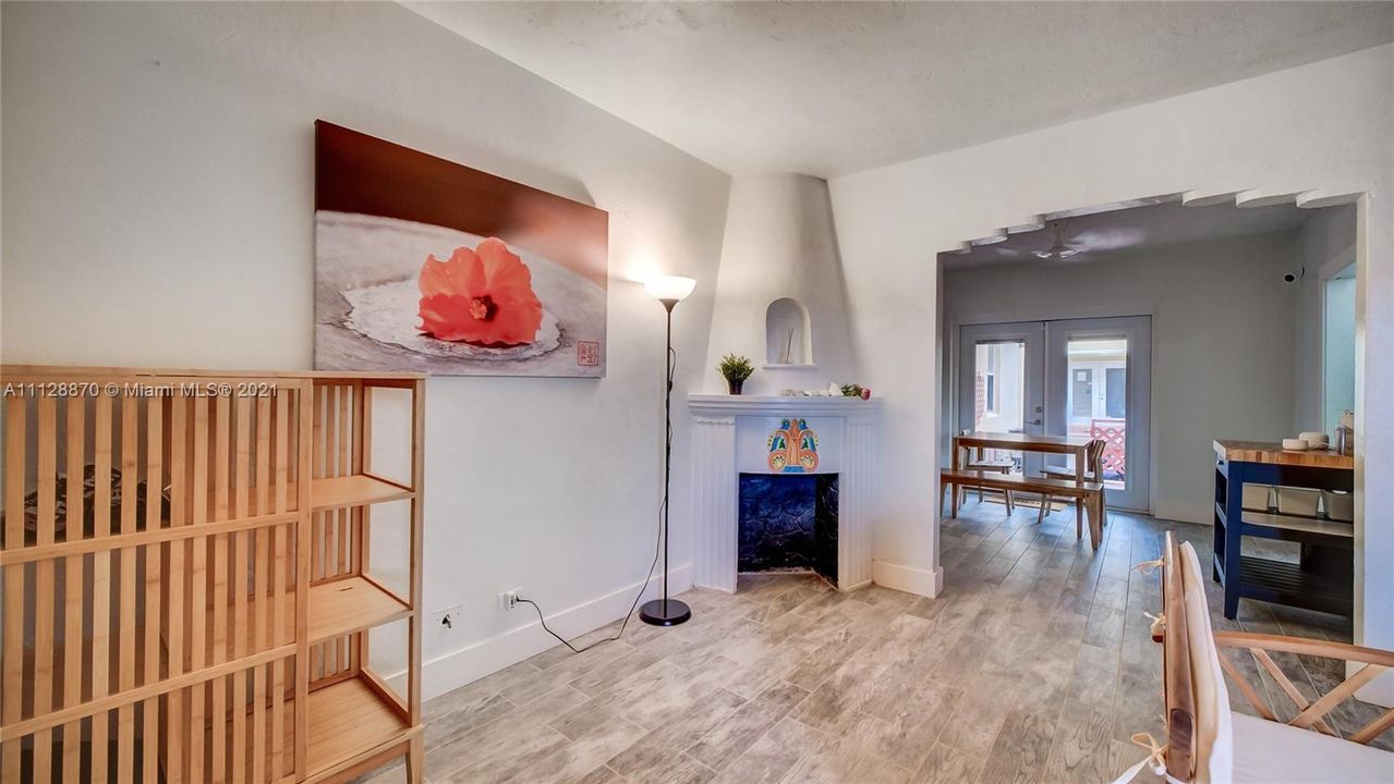 Recently Sold: $410,000 (2 beds, 2 baths, 1073 Square Feet)