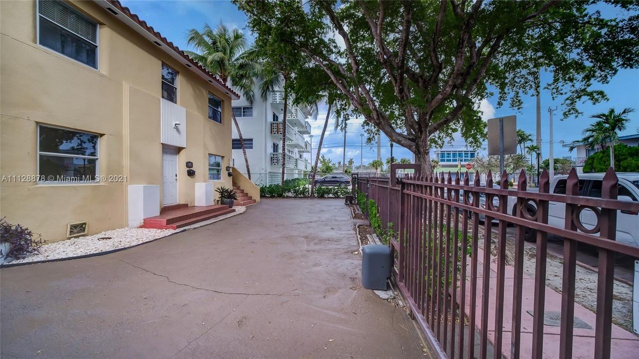 Recently Sold: $375,000 (2 beds, 2 baths, 1073 Square Feet)