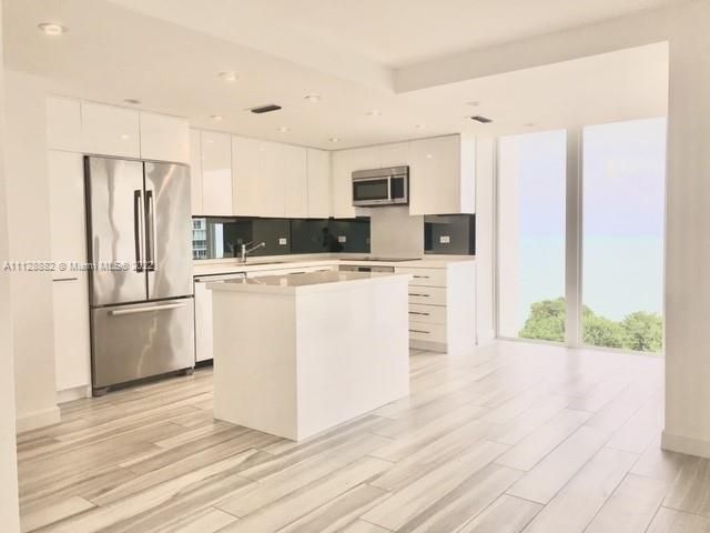 Recently Sold: $1,865,000 (2 beds, 2 baths, 1875 Square Feet)