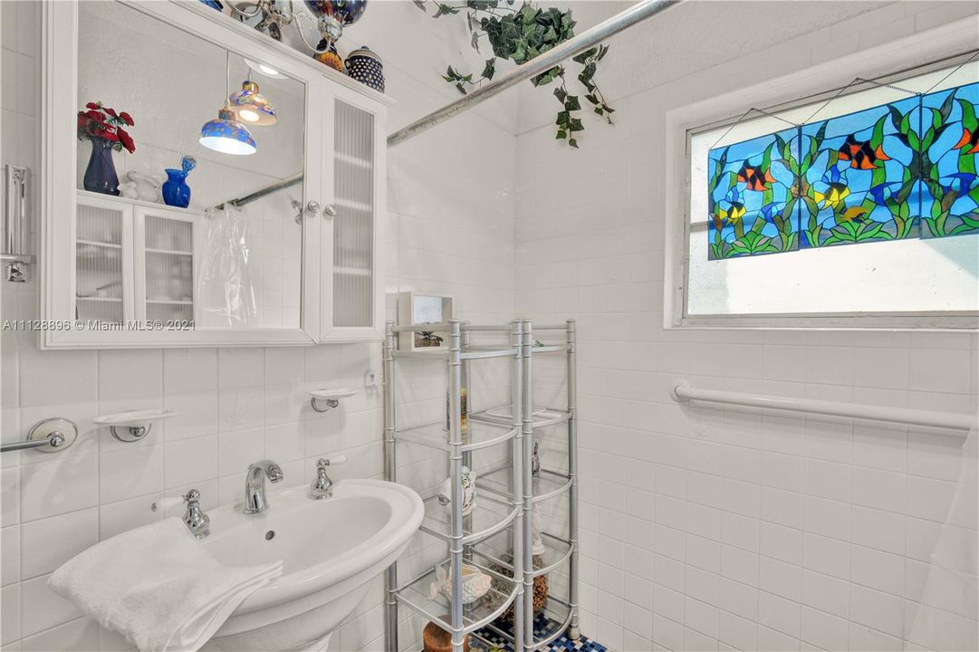 Недавно продано: $599,000 (2 спален, 1 ванн, 1298 Квадратных фут)