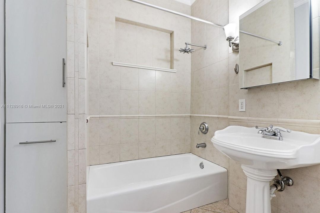 最近租的: $4,500 (4 贝兹, 4 浴室, 1578 平方英尺)
