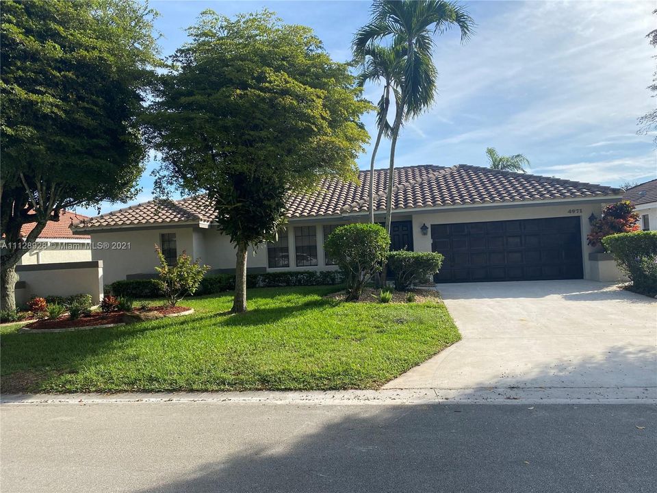 Recently Sold: $665,000 (4 beds, 2 baths, 1979 Square Feet)