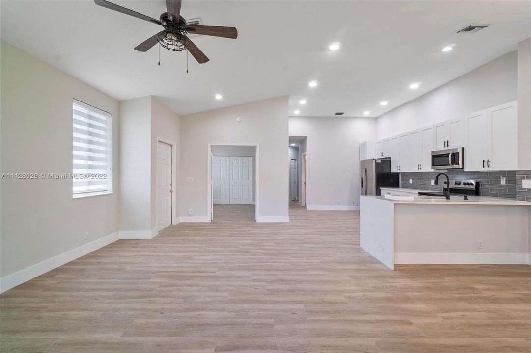 Recently Sold: $369,000 (2 beds, 2 baths, 1186 Square Feet)