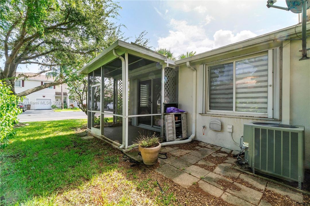 Recently Sold: $369,000 (2 beds, 2 baths, 1186 Square Feet)