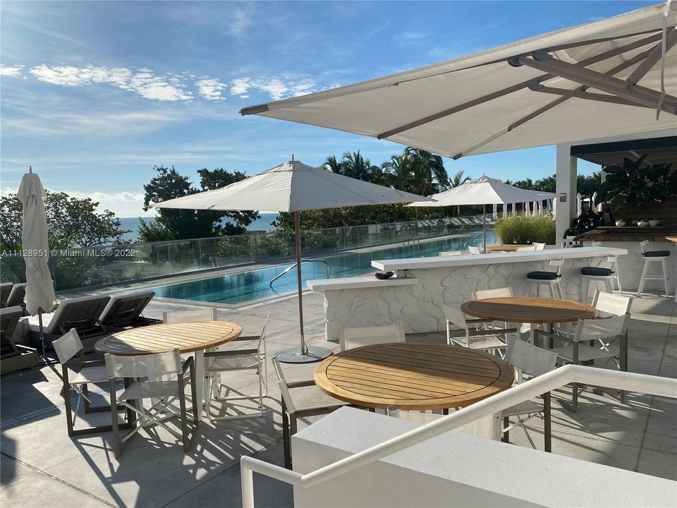 Lower lap pool offers poolside bar. 10% discount for Roney residents!