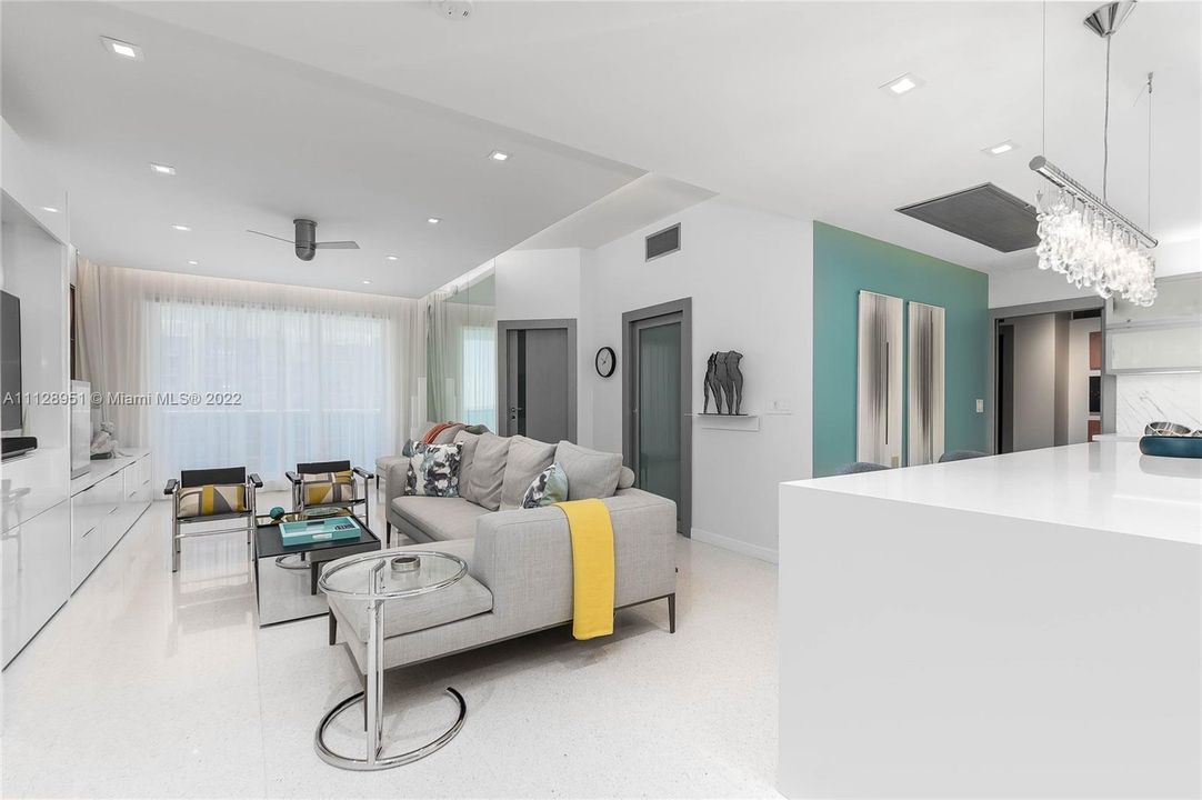 Recently Sold: $2,400,000 (2 beds, 2 baths, 1230 Square Feet)