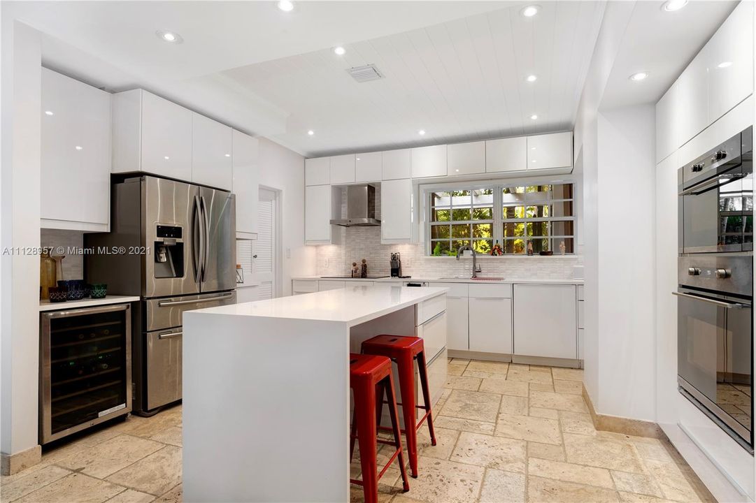 Recently Sold: $2,000,000 (3 beds, 3 baths, 2022 Square Feet)