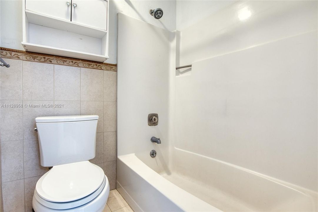 最近售出: $450,000 (3 贝兹, 2 浴室, 1547 平方英尺)