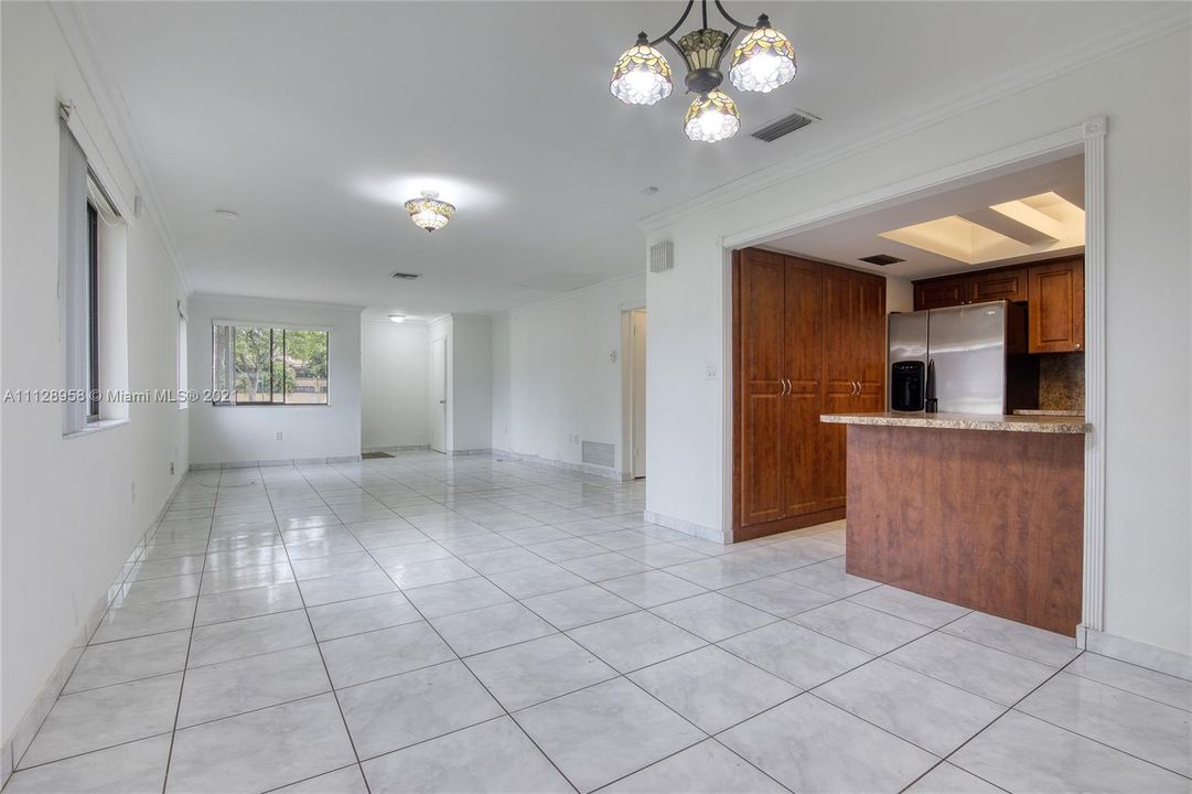 Recently Sold: $450,000 (3 beds, 2 baths, 1547 Square Feet)