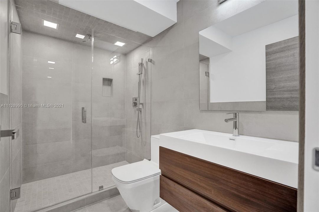 最近售出: $425,000 (2 贝兹, 2 浴室, 1100 平方英尺)