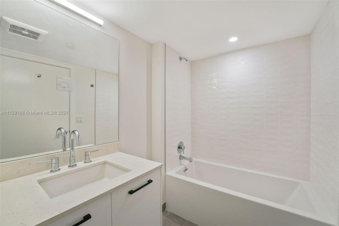 Recently Rented: $3,314 (2 beds, 2 baths, 995 Square Feet)