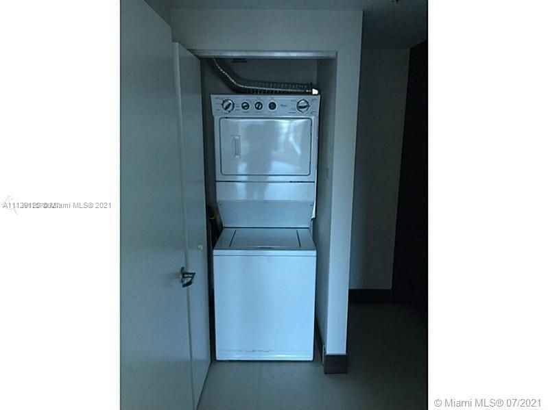 Recently Rented: $3,000 (1 beds, 1 baths, 877 Square Feet)
