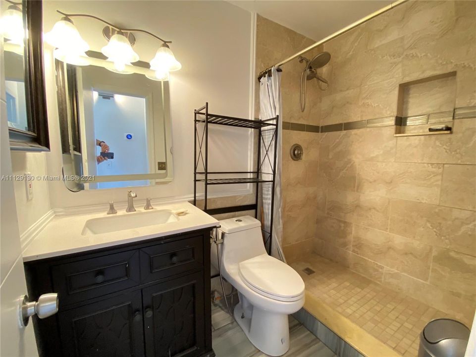 最近租的: $1,800 (2 贝兹, 1 浴室, 840 平方英尺)