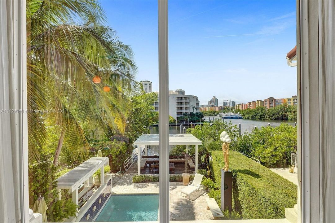 Recently Sold: $3,600,000 (3 beds, 3 baths, 3022 Square Feet)