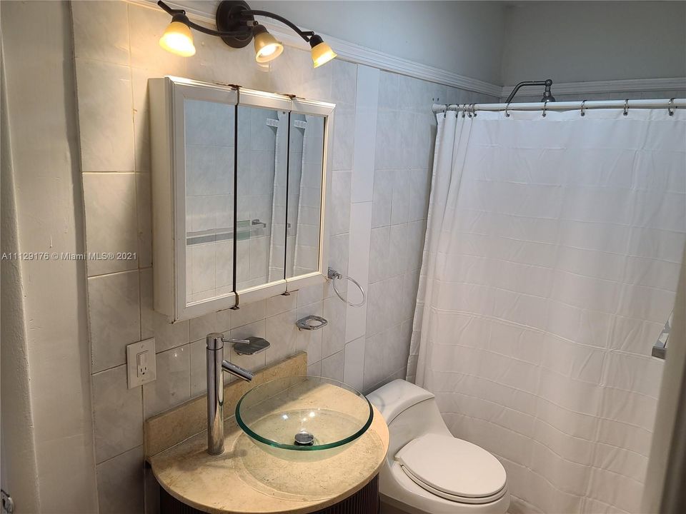 Недавно арендовано: $1,450 (2 спален, 1 ванн, 4073 Квадратных фут)