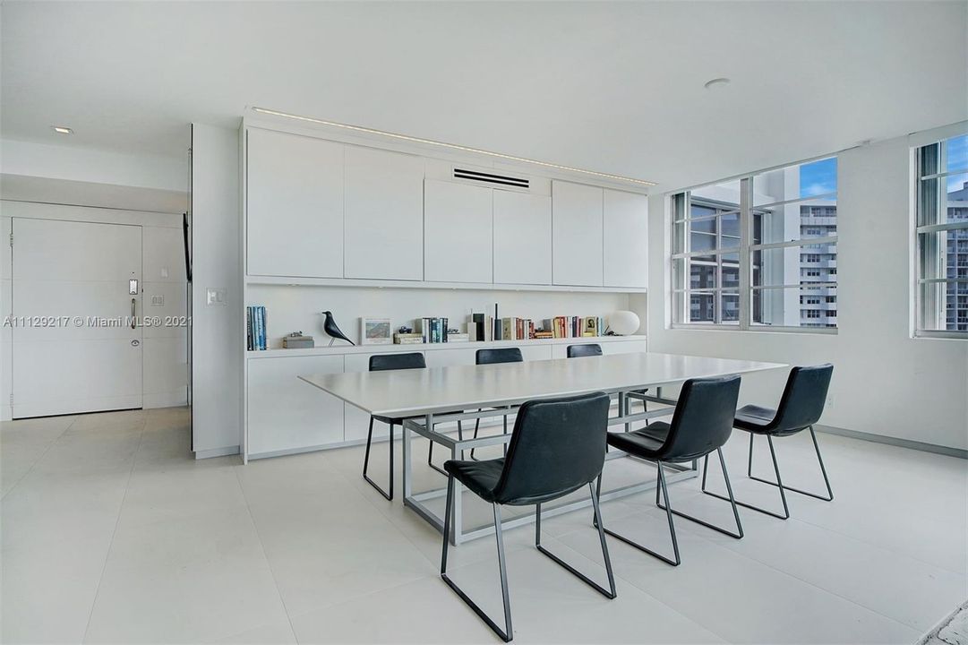 Recently Sold: $1,250,000 (2 beds, 2 baths, 2115 Square Feet)