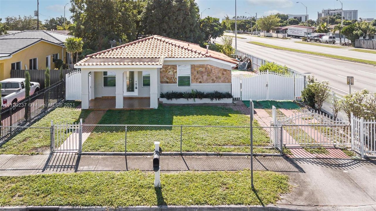 Recently Sold: $420,000 (3 beds, 1 baths, 1100 Square Feet)
