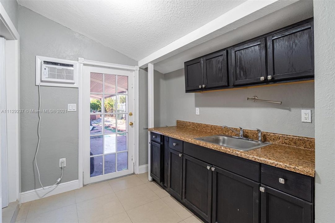 Recently Sold: $420,000 (3 beds, 1 baths, 1100 Square Feet)