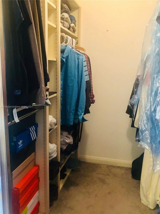 Walking Closet