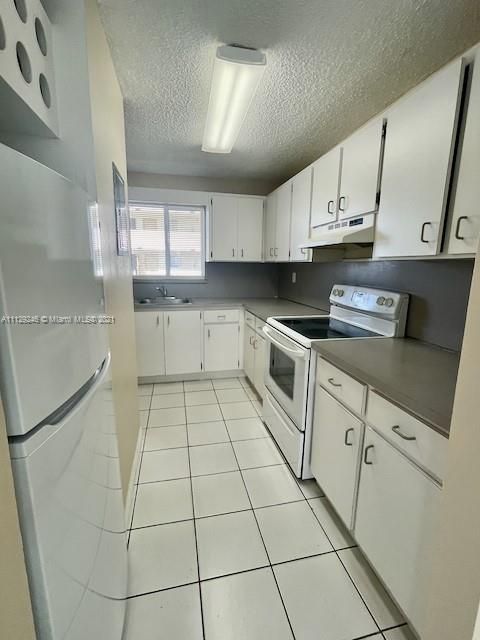 Recently Sold: $140,000 (1 beds, 1 baths, 700 Square Feet)