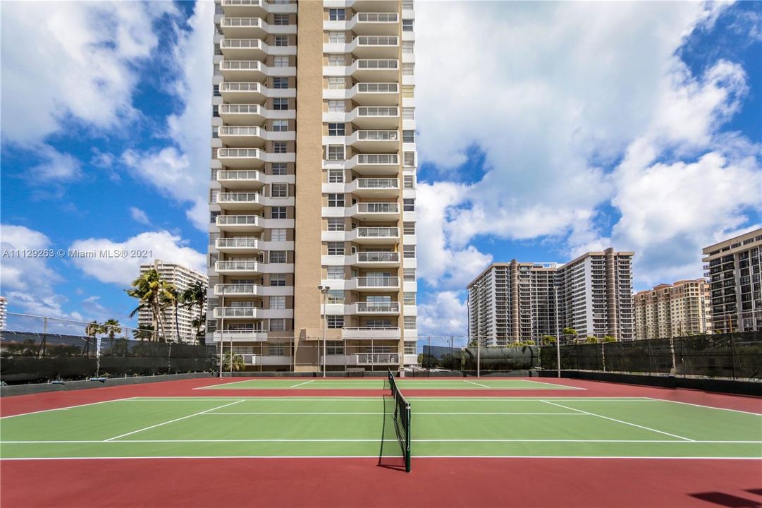 最近租的: $3,000 (1 贝兹, 1 浴室, 870 平方英尺)