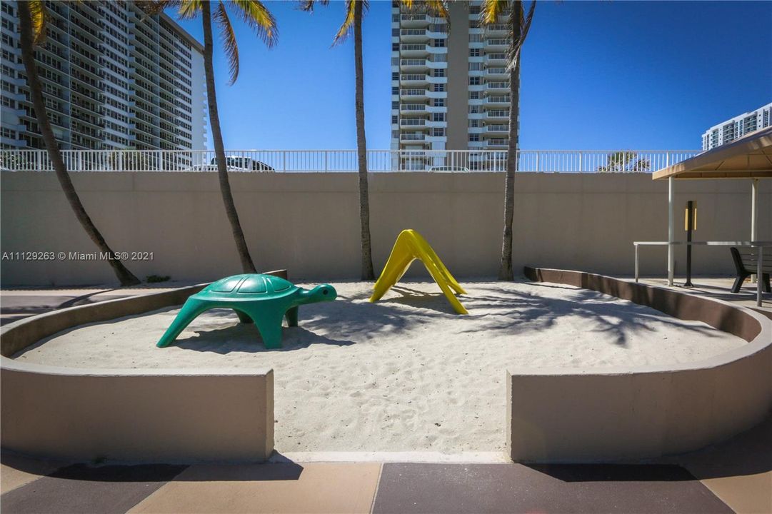 最近租的: $3,000 (1 贝兹, 1 浴室, 870 平方英尺)