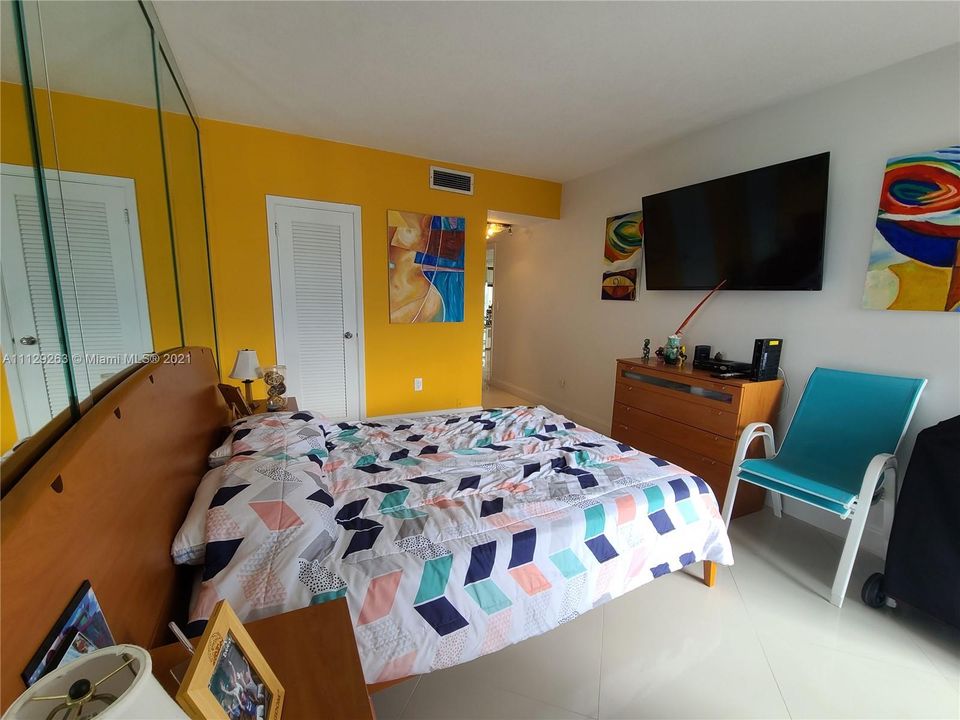 最近租的: $3,000 (1 贝兹, 1 浴室, 870 平方英尺)