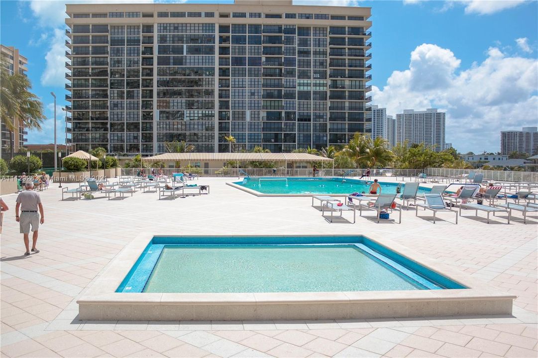 最近租的: $3,000 (1 贝兹, 1 浴室, 870 平方英尺)