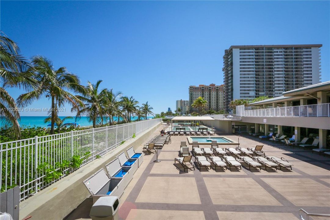 最近租的: $3,000 (1 贝兹, 1 浴室, 870 平方英尺)