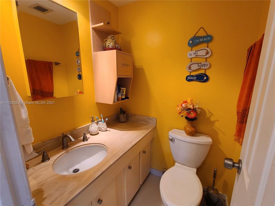 最近租的: $3,000 (1 贝兹, 1 浴室, 870 平方英尺)