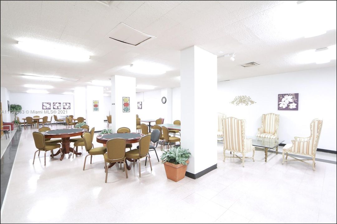 最近租的: $3,000 (1 贝兹, 1 浴室, 870 平方英尺)