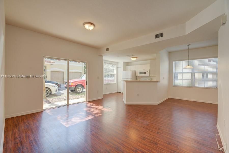 Recently Rented: $2,500 (2 beds, 2 baths, 1045 Square Feet)