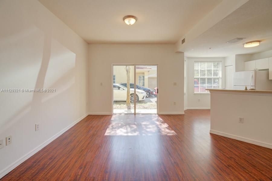 Recently Rented: $2,500 (2 beds, 2 baths, 1045 Square Feet)