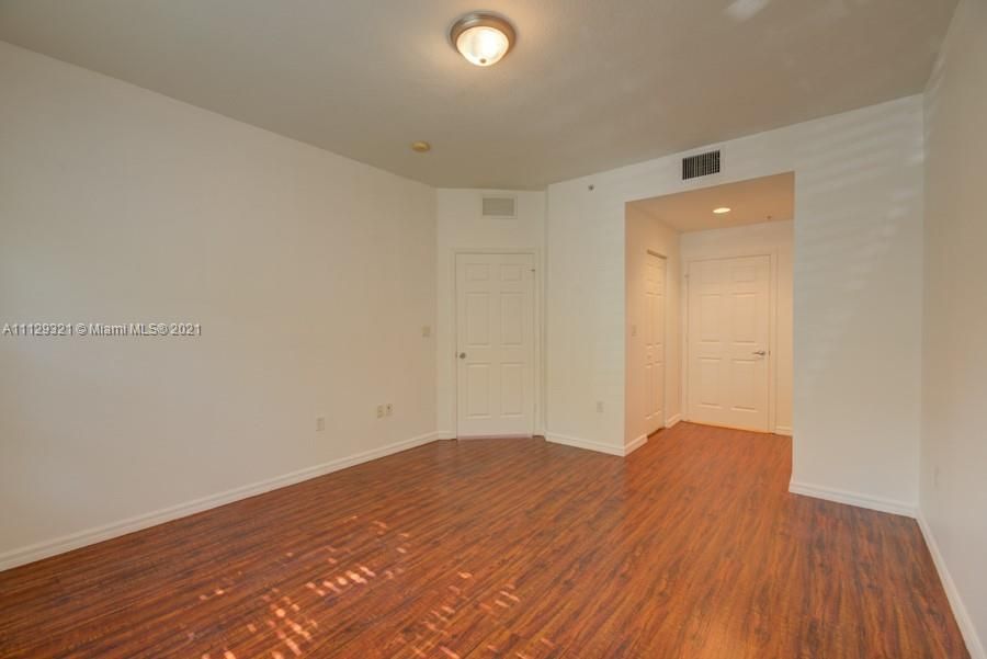 Recently Rented: $2,500 (2 beds, 2 baths, 1045 Square Feet)