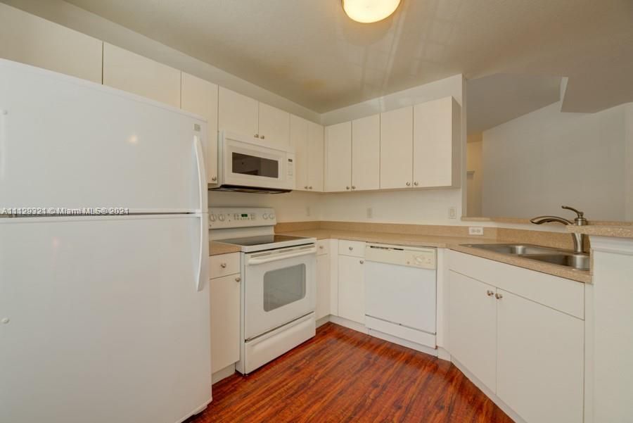 Recently Rented: $2,500 (2 beds, 2 baths, 1045 Square Feet)