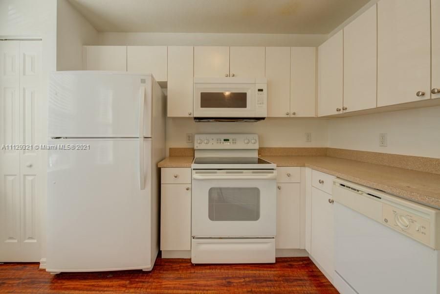 Recently Rented: $2,500 (2 beds, 2 baths, 1045 Square Feet)