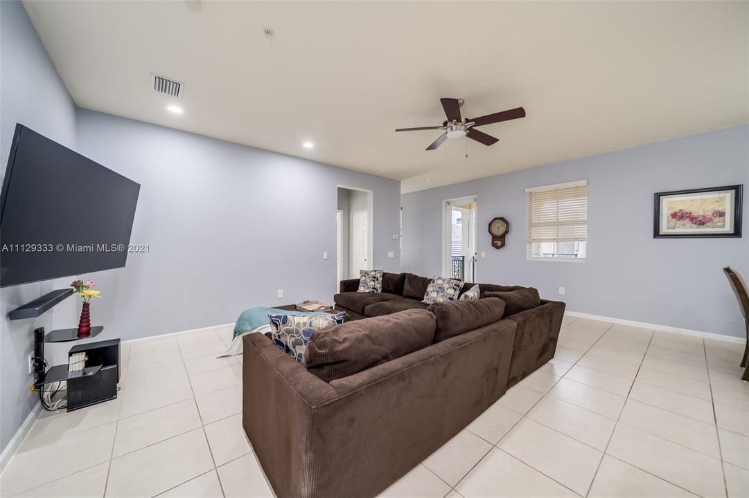 Recently Sold: $375,000 (3 beds, 2 baths, 1470 Square Feet)