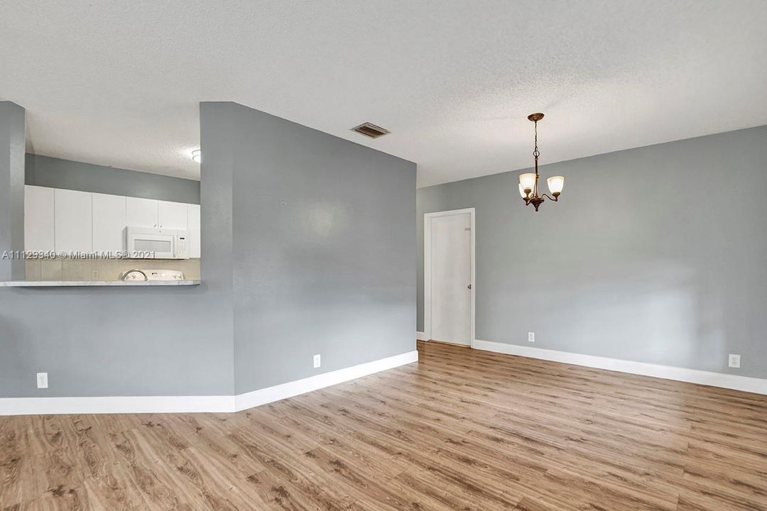 Recently Sold: $375,000 (3 beds, 2 baths, 1520 Square Feet)